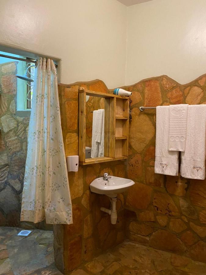 Afro Smile Hotel And Guest House-ג'ינג'ה מראה חיצוני תמונה